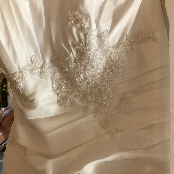 Brand new never been worn David’s Bridal dress - Picture 2 of 8